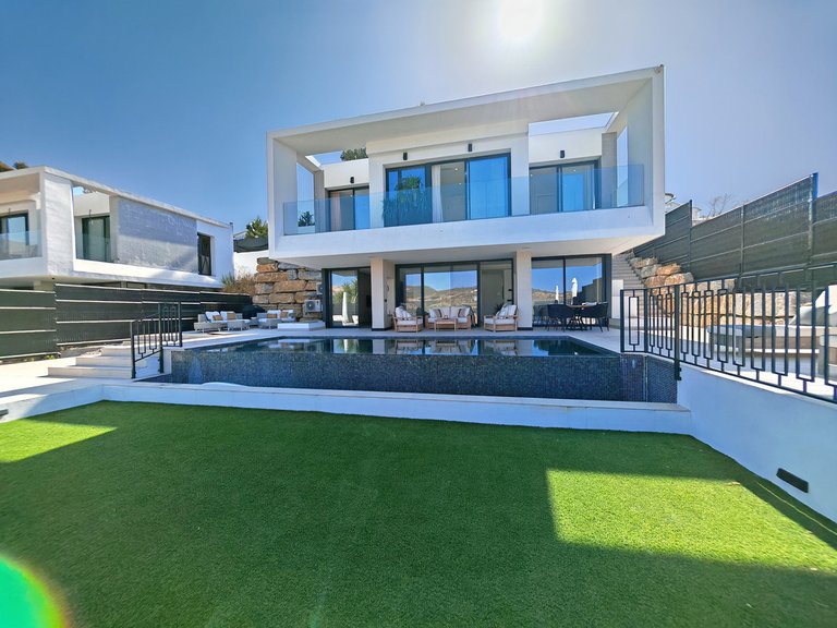 Villa for Sale in Estepona, Malaga 1