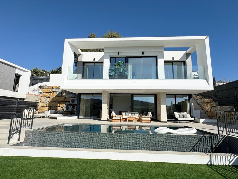 Villa for Sale in Estepona, Malaga 33