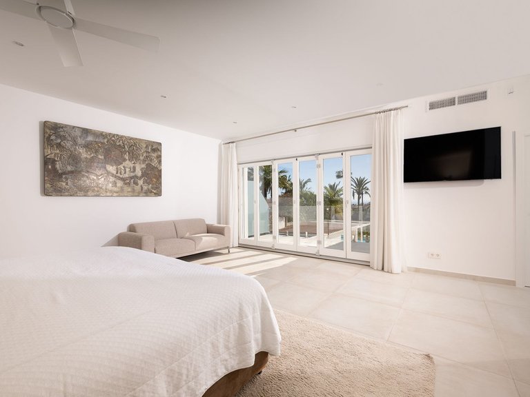 Villa for Sale in Hacienda Las Chapas, Malaga 12