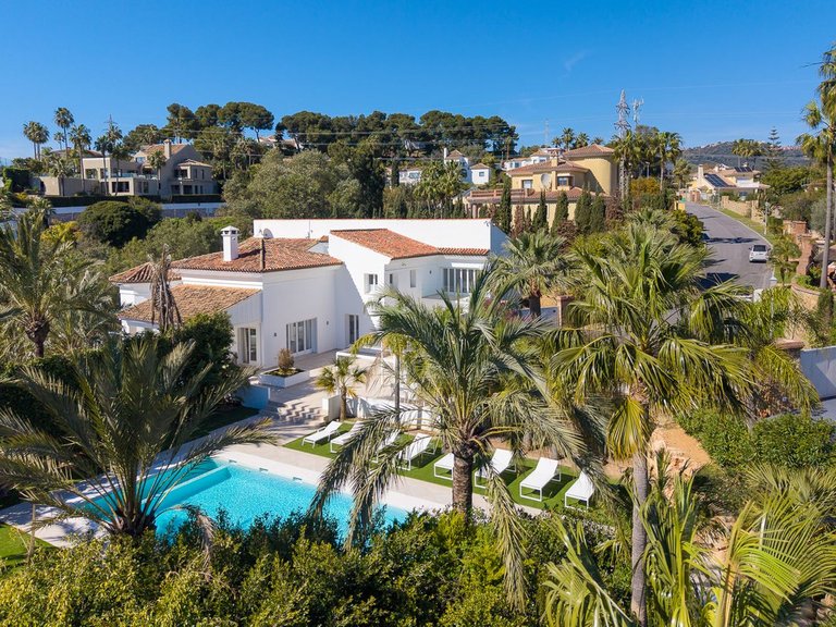 Villa for Sale in Hacienda Las Chapas, Malaga 3