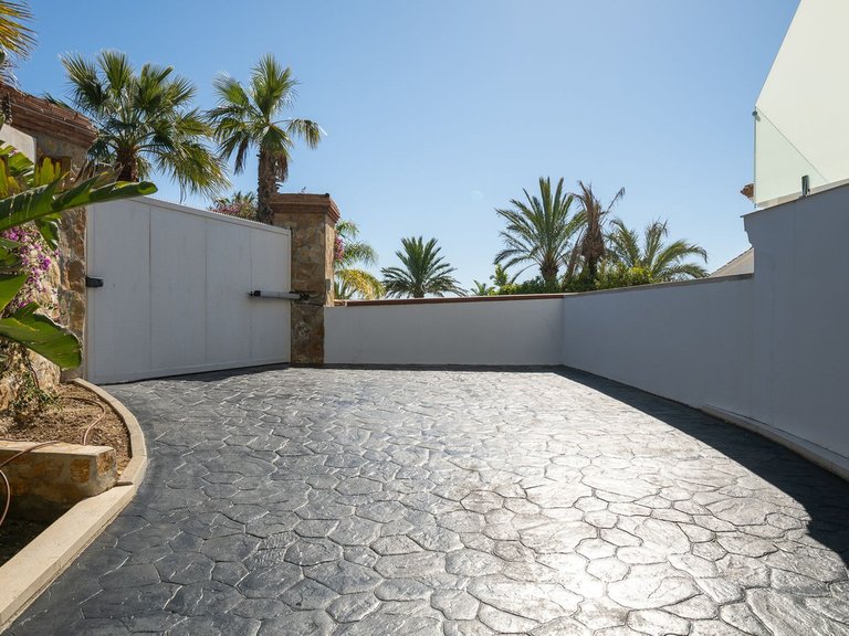 Villa for Sale in Hacienda Las Chapas, Malaga 37