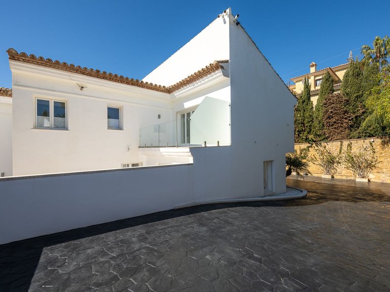 Villa for Sale in Hacienda Las Chapas, Malaga 38