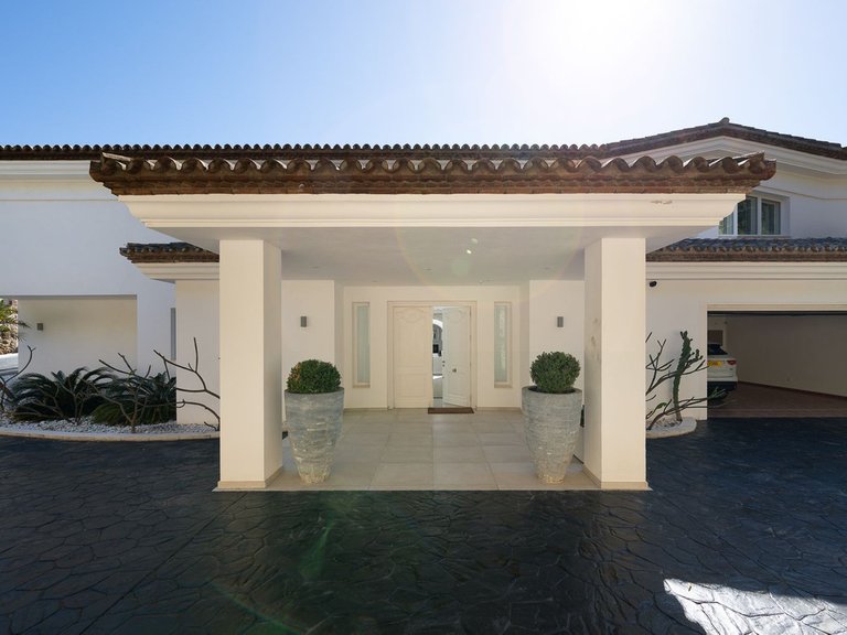 Villa for Sale in Hacienda Las Chapas, Malaga 40