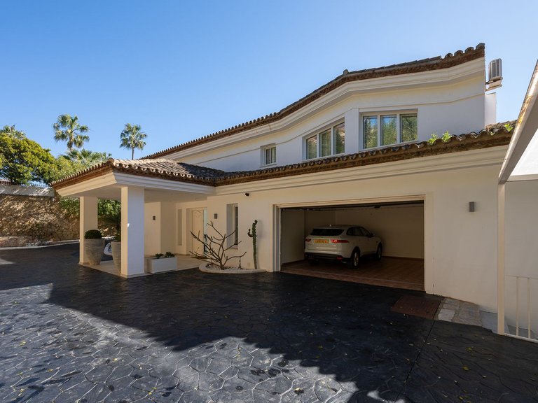 Villa for Sale in Hacienda Las Chapas, Malaga 41