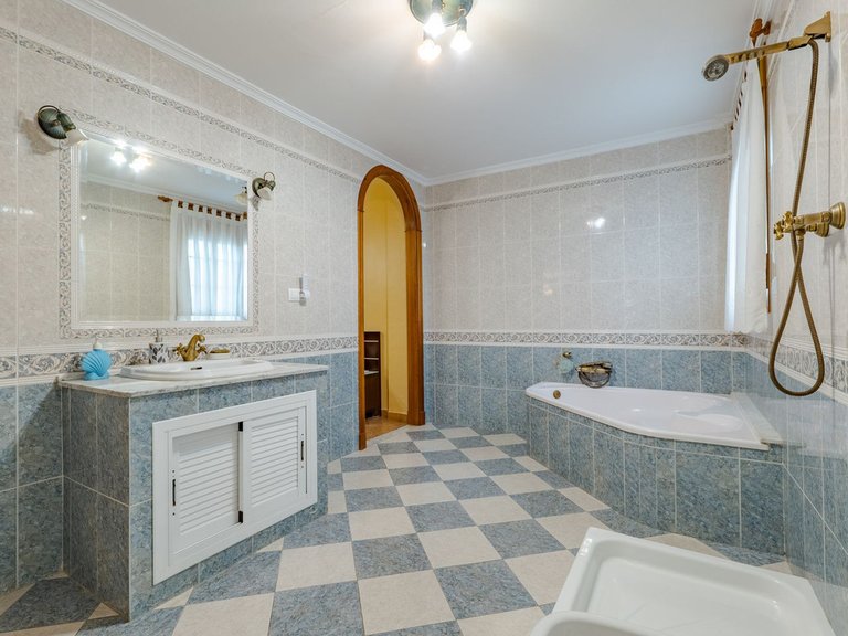 Villa for Sale in Alhaurín El Grande, Malaga 23