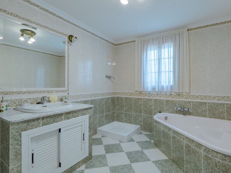 Villa for Sale in Alhaurín El Grande, Malaga 32