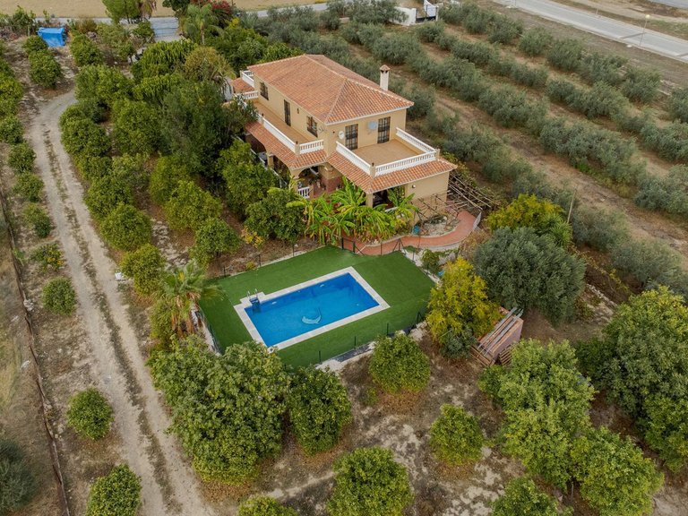 Villa for Sale in Alhaurín El Grande, Malaga 41