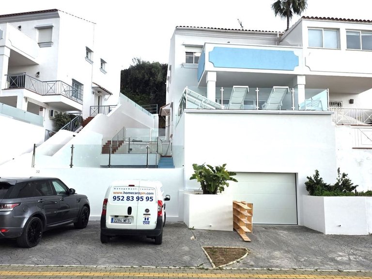 Villa for Sale in Artola, Malaga 23