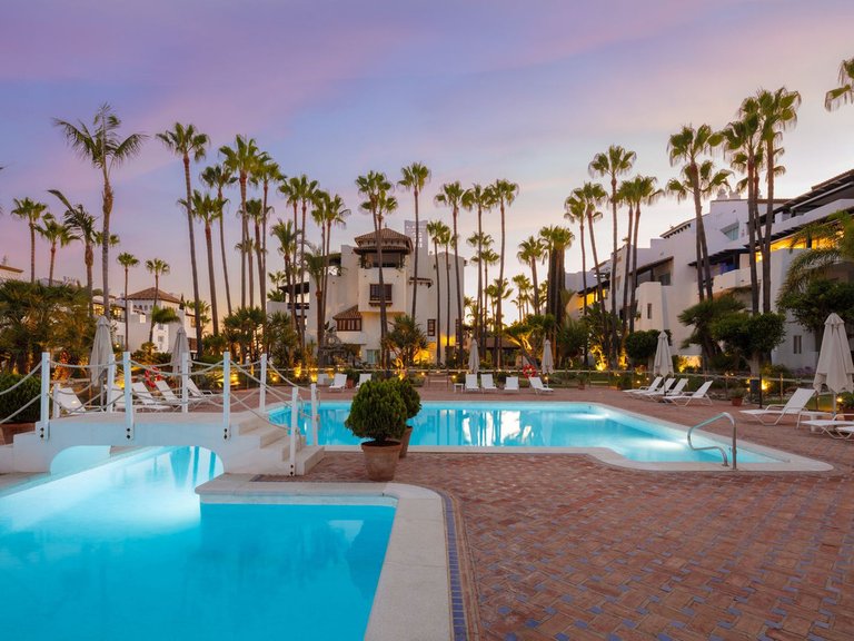 Apartment for Sale in The Golden Mile, Malaga 1