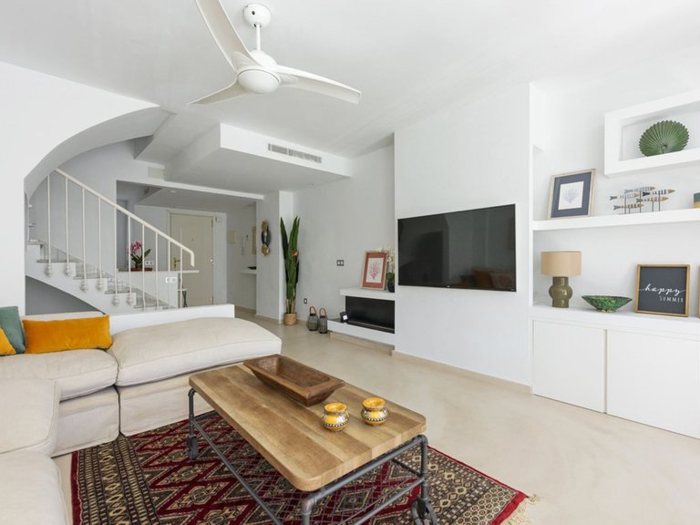 Villa for Sale in Nueva Andalucía, Malaga 5