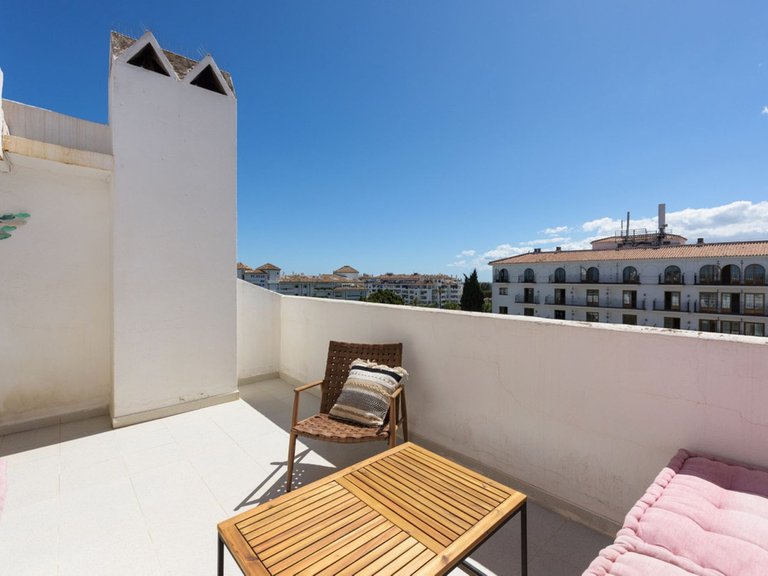 Villa for Sale in Nueva Andalucía, Malaga 9