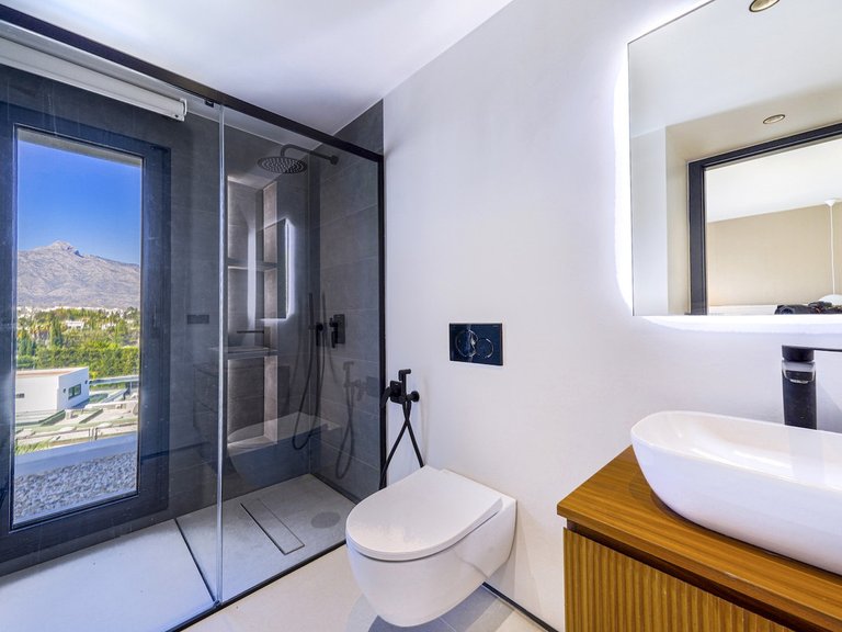 Villa for Sale in Nueva Andalucía, Malaga 10