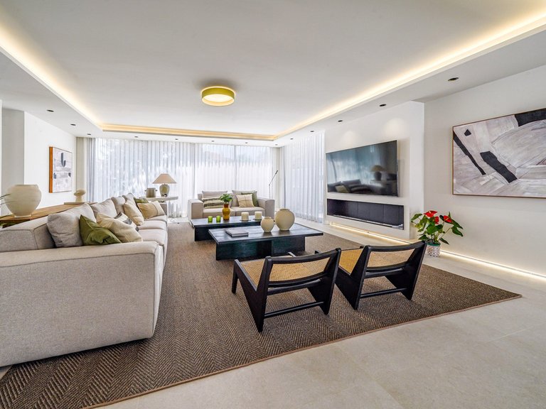 Villa for Sale in Nueva Andalucía, Malaga 12