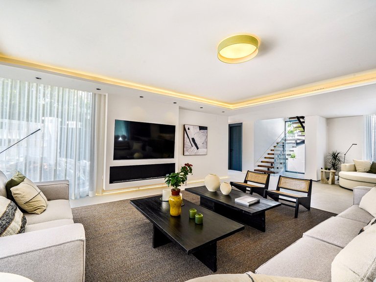 Villa for Sale in Nueva Andalucía, Malaga 15