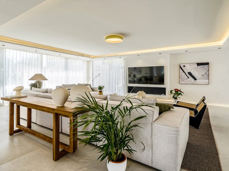 Villa for Sale in Nueva Andalucía, Malaga 16