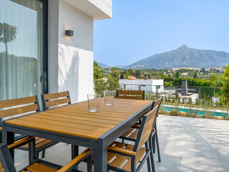 Villa for Sale in Nueva Andalucía, Malaga 2