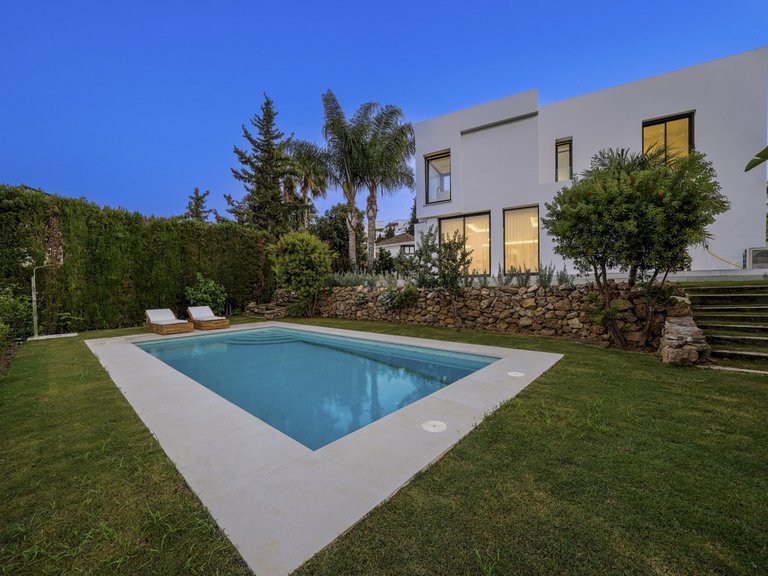 Villa for Sale in Nueva Andalucía, Malaga 29