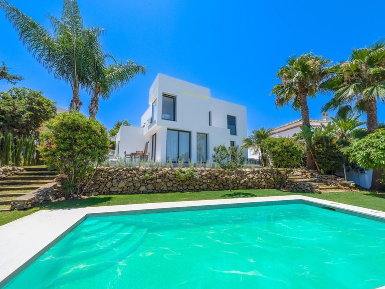 Villa for Sale in Nueva Andalucía, Malaga 3