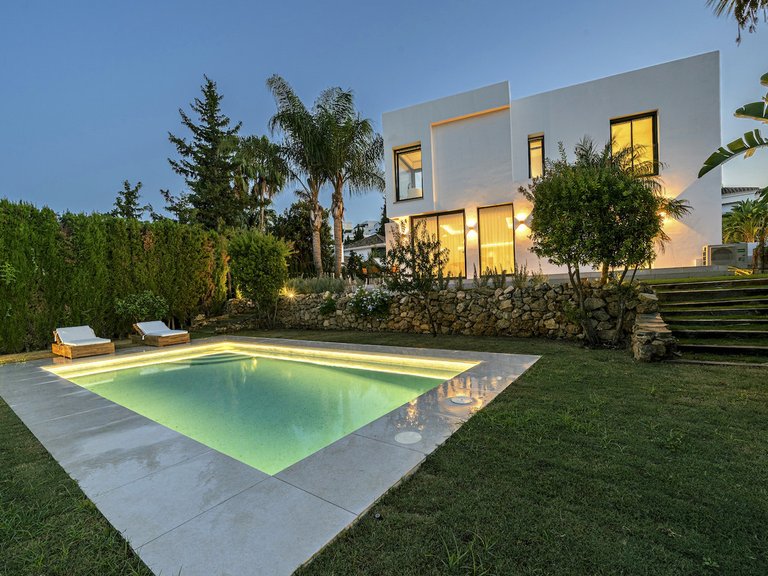 Villa for Sale in Nueva Andalucía, Malaga 31