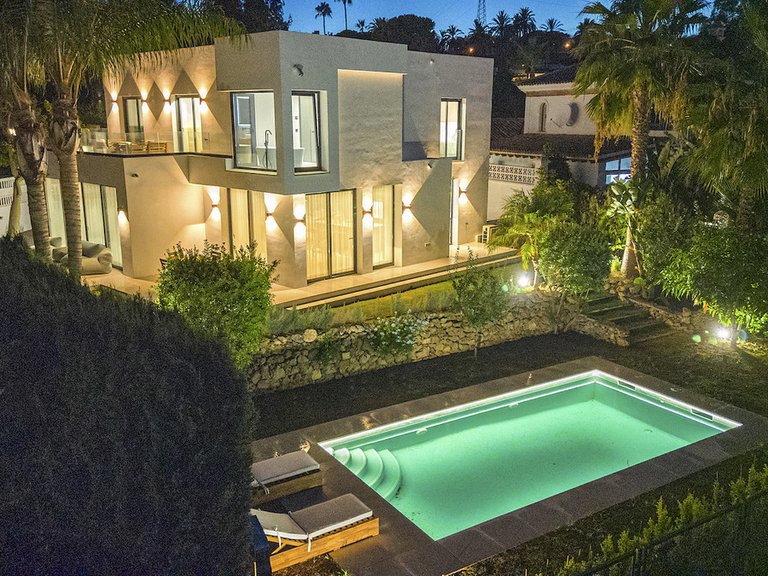Villa for Sale in Nueva Andalucía, Malaga 32