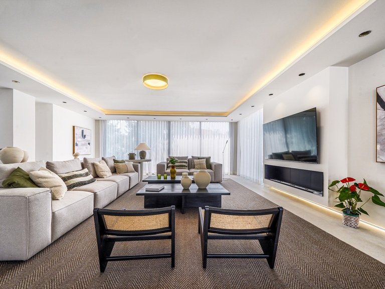 Villa for Sale in Nueva Andalucía, Malaga 4