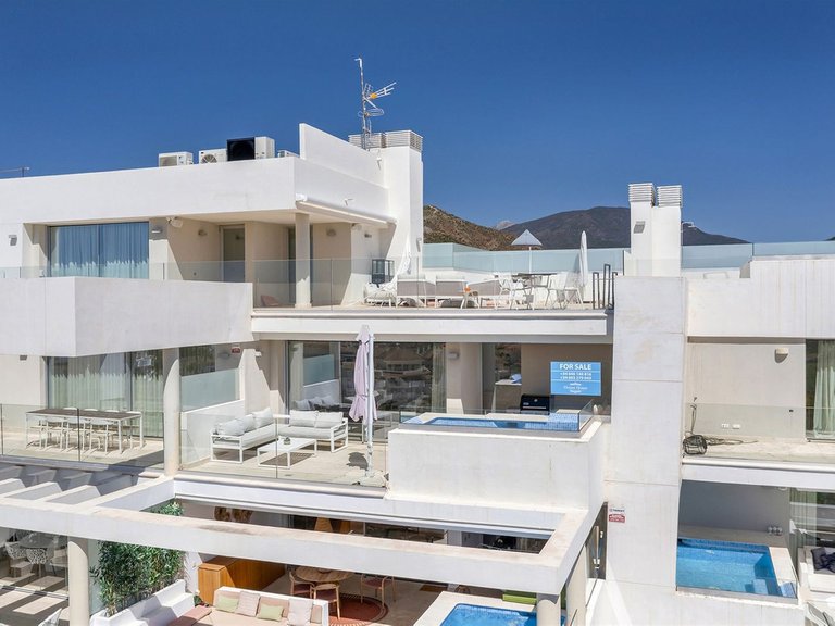 Apartment for Sale in Nueva Andalucía, Malaga 1