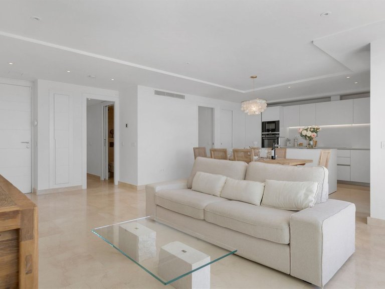 Apartment for Sale in Nueva Andalucía, Malaga 18