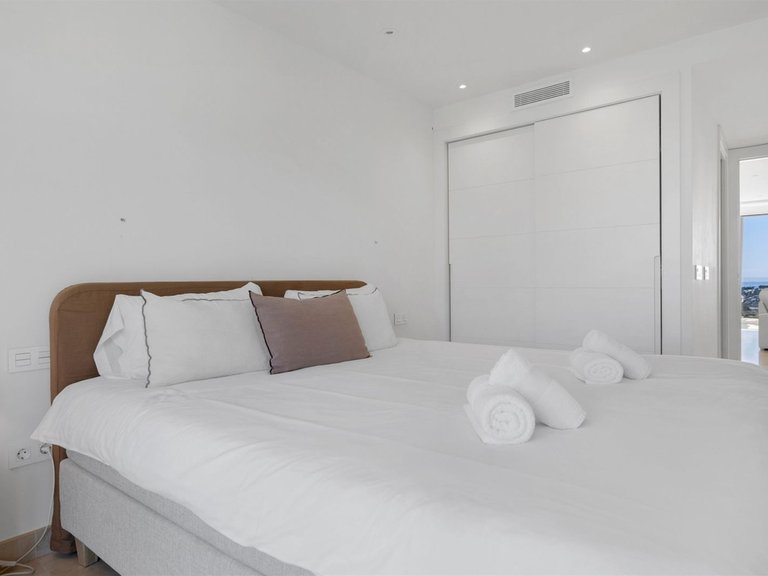 Apartment for Sale in Nueva Andalucía, Malaga 20