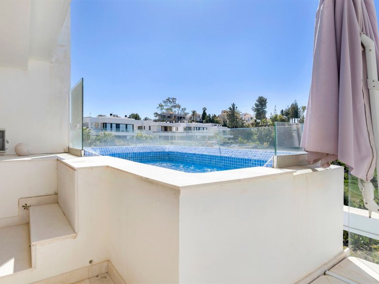 Apartment for Sale in Nueva Andalucía, Malaga 29