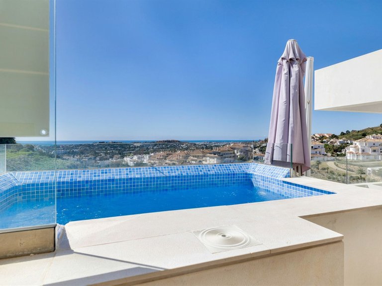 Apartment for Sale in Nueva Andalucía, Malaga 31