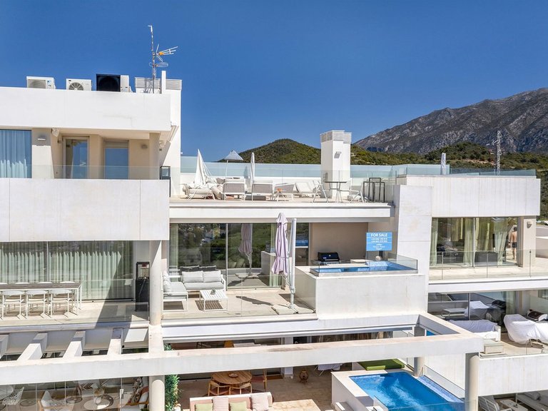 Apartment for Sale in Nueva Andalucía, Malaga 42