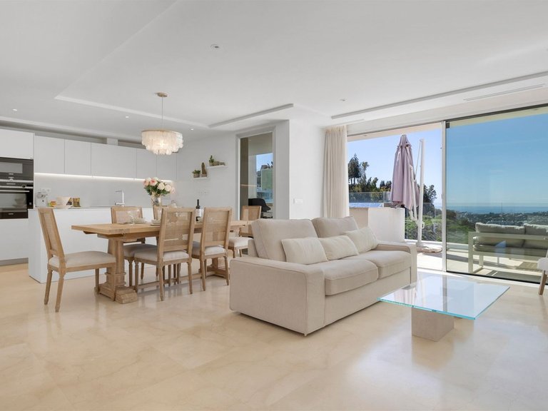 Apartment for Sale in Nueva Andalucía, Malaga 6