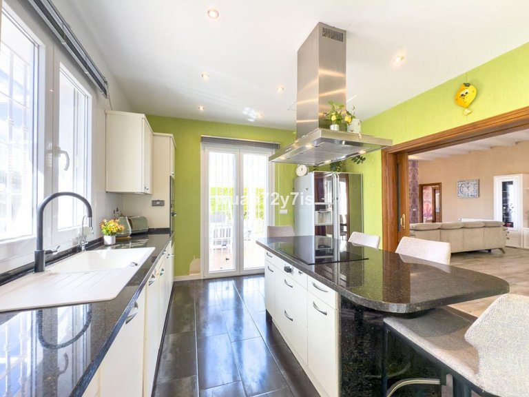 Villa for Sale in Istán, Malaga 18
