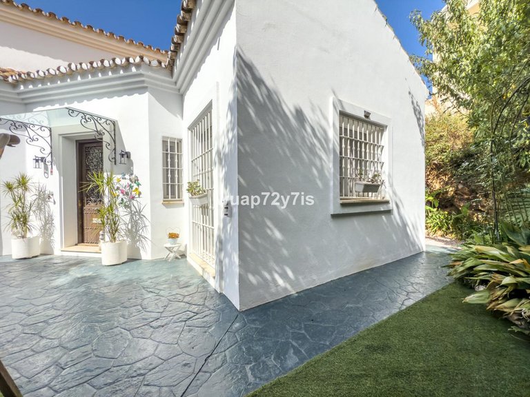 Villa for Sale in Istán, Malaga 45