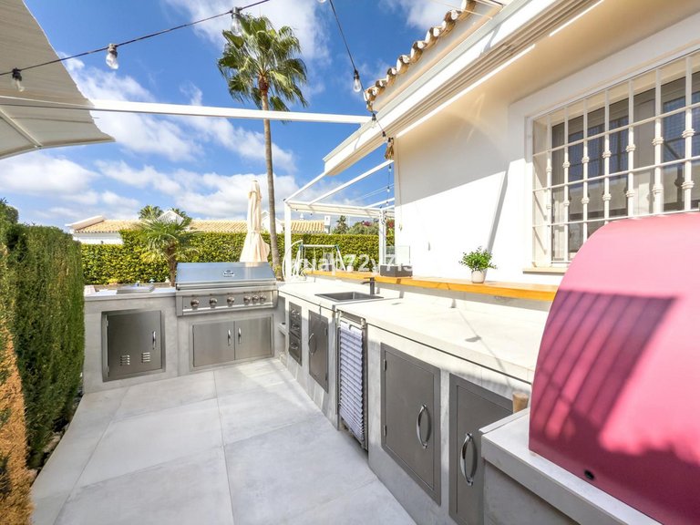 Villa for Sale in Istán, Malaga 58