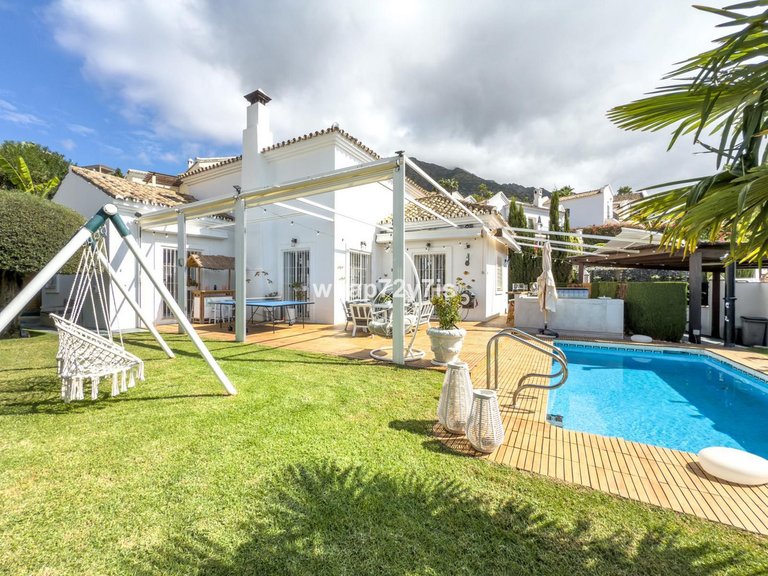 Villa for Sale in Istán, Malaga 63