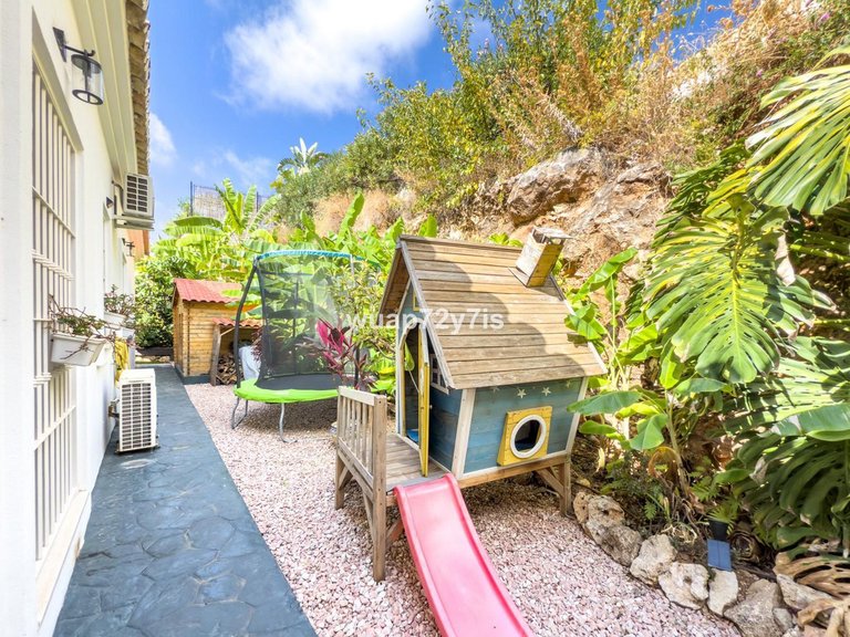 Villa for Sale in Istán, Malaga 67