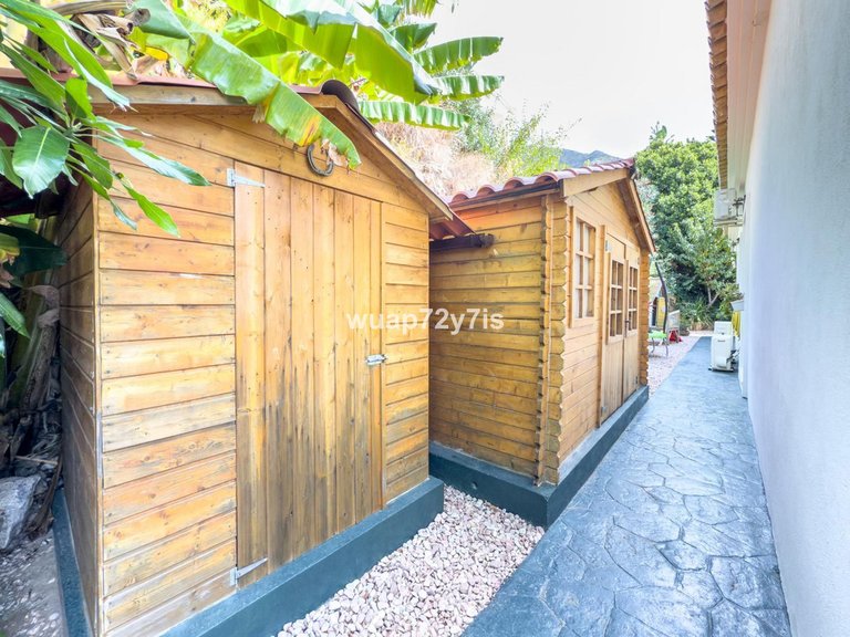 Villa for Sale in Istán, Malaga 70