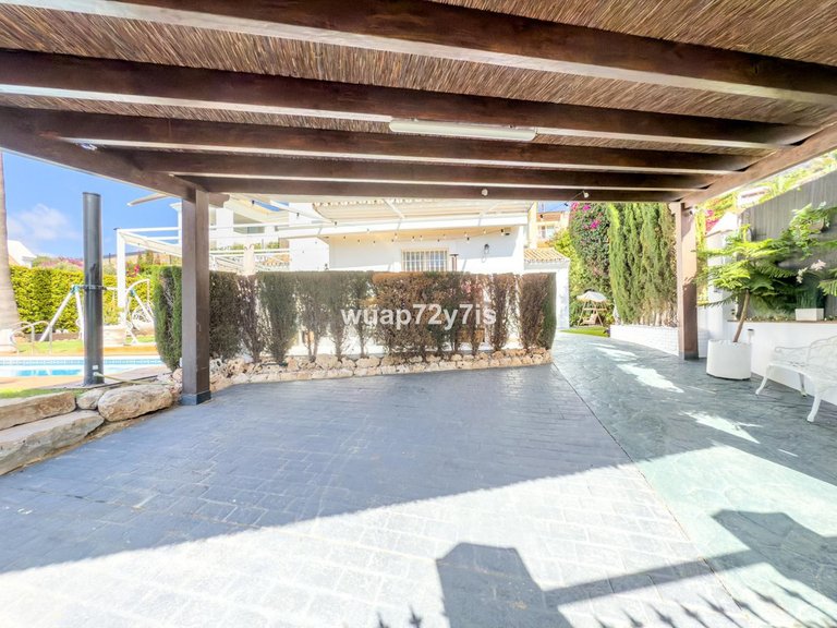 Villa for Sale in Istán, Malaga 72