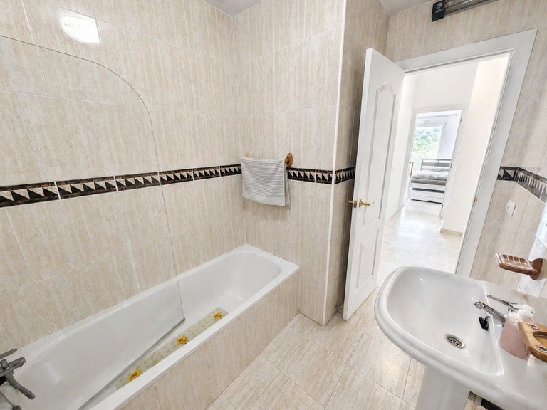 Apartment for Sale in Calahonda, Malaga 12