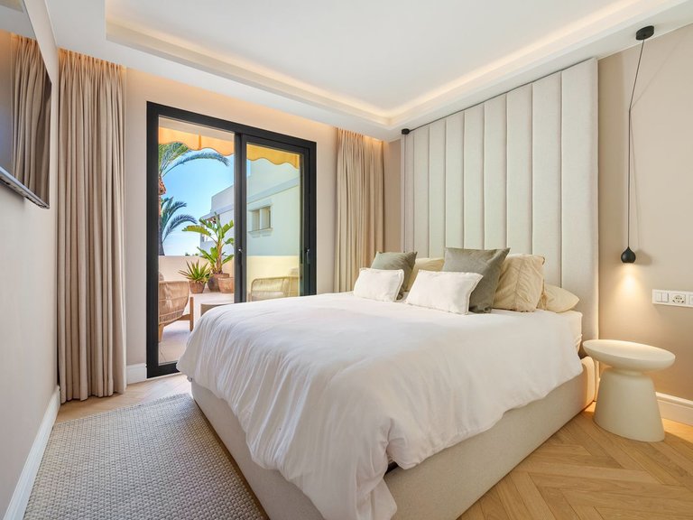 Apartment for Sale in Nueva Andalucía, Malaga 18
