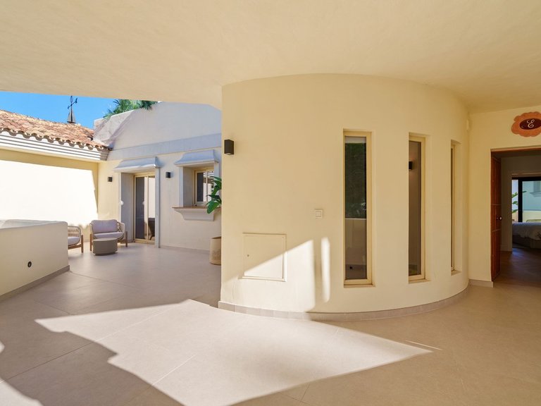 Apartment for Sale in Nueva Andalucía, Malaga 44