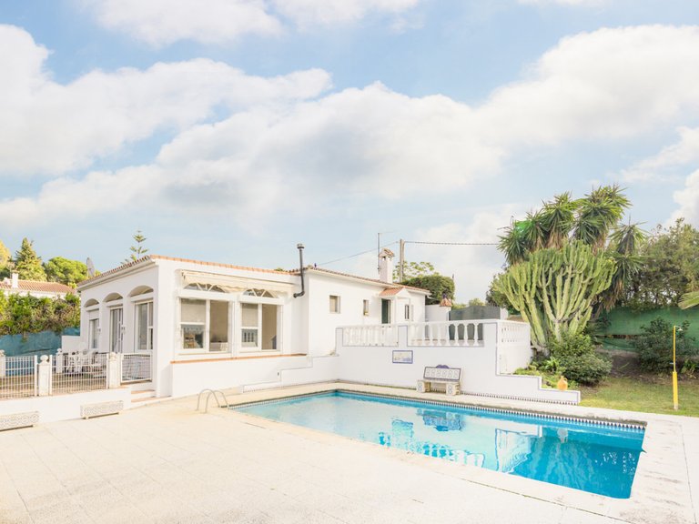 Villa for Sale in El Padron, Malaga 1