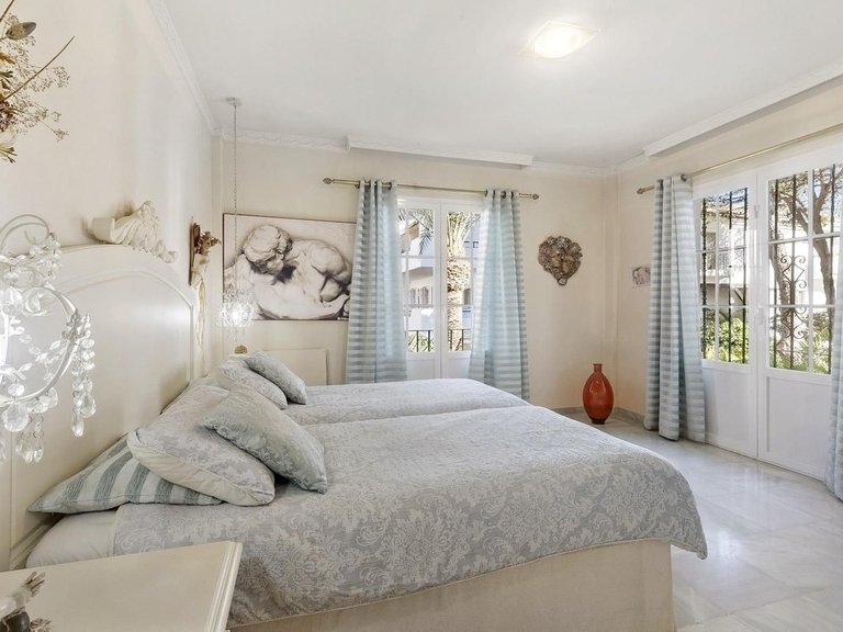 Apartment for Sale in New Golden Mile, Malaga 11