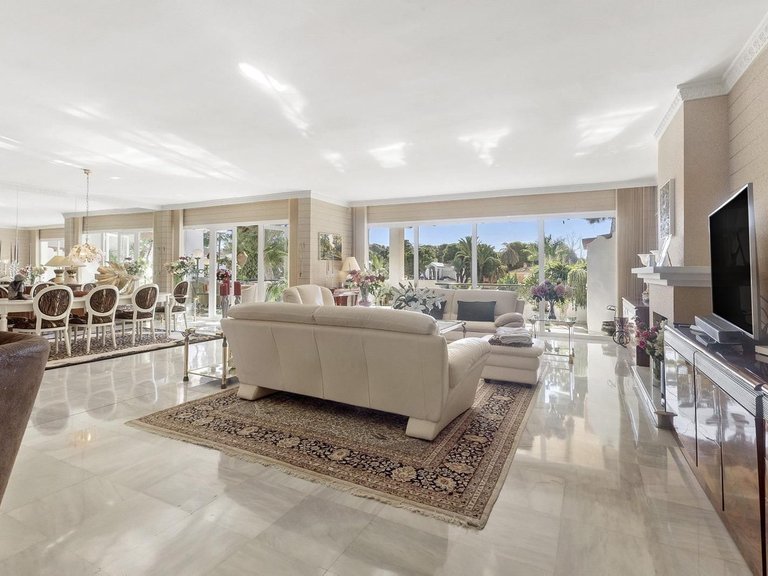 Apartment for Sale in New Golden Mile, Malaga 12