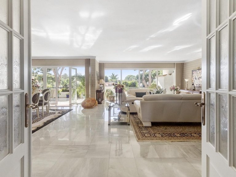 Apartment for Sale in New Golden Mile, Malaga 4