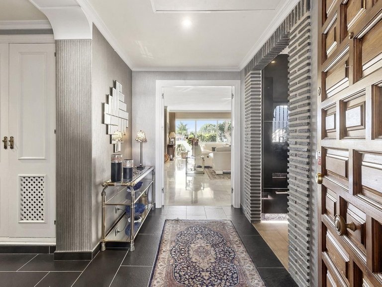 Apartment for Sale in New Golden Mile, Malaga 6