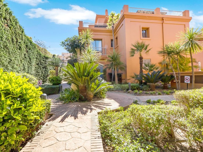Apartment for Sale in Atalaya, Malaga 36