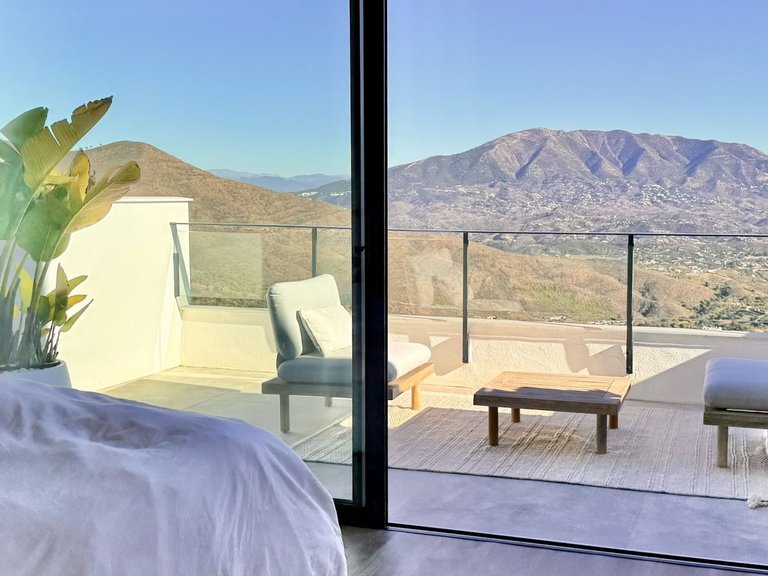 Villa for Sale in Elviria, Malaga 32