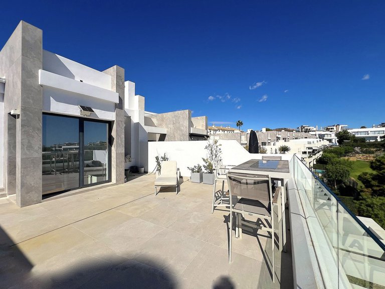 Villa for Sale in Artola, Malaga 11